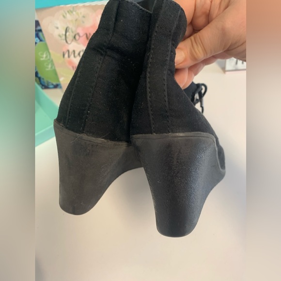 Size 9.5 Mossimo Booties - Picture 10 of 16